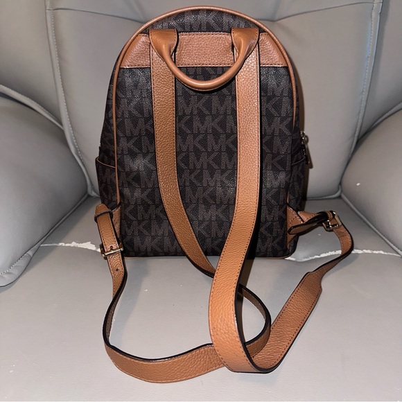 Michael Kors Medium Abbey Backpack Studded - Picture 4 of 13